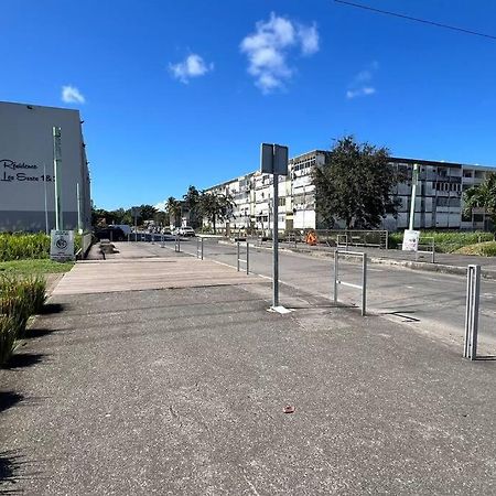 Appartement Proche Aeroport Au Rez-De-Chaussee Les Abymes Exterior foto